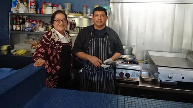 El chef Gerardo Santos Gonzales y la camarera Patricia Olvera Martínez