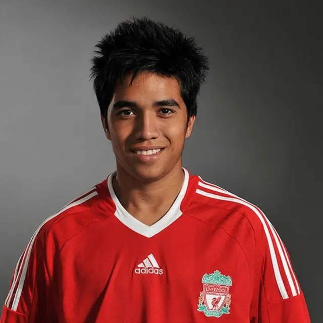 Gerardo Bruna con el uniforme del Liverpool