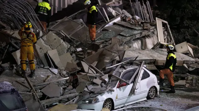 ኣባላት መድሕን ሓደጋ፡ ኣብቶም ህንጻታት ተቐርቂሮም ዝተረፉ ሰባት ከይህልዉ ኣብ ኣለሻ'ዮም ዘለዉ