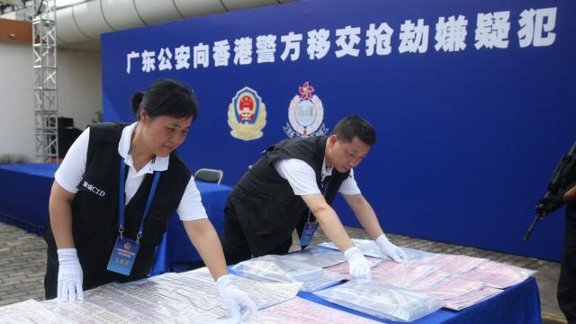 中國大陸多次按香港要求移交嫌疑犯，但香港因相關引渡法例訂明"不適用於中國其餘部份"，至今未曾公開向大陸移交嫌疑犯。