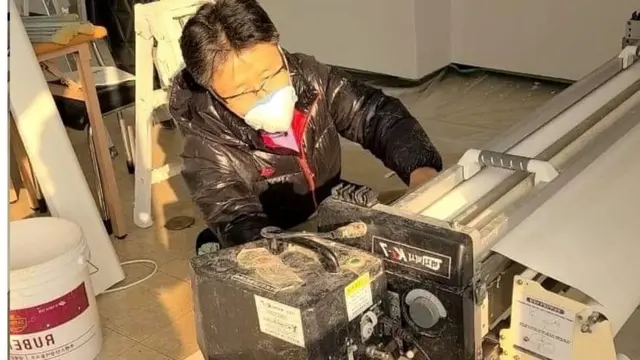 김삼철 목사는 생계를 위해 부인과 도배일을 하고 있다. 최근들어 '일하는 곳에 나도 좀 불러달라'는 동료 목사들의 전화를 많이 받는다고 했다