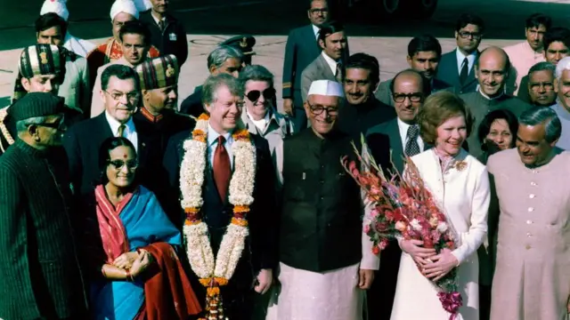 मोरारजी देसाई ने जिमी कार्टर और रोजलिन का स्वागत किया था