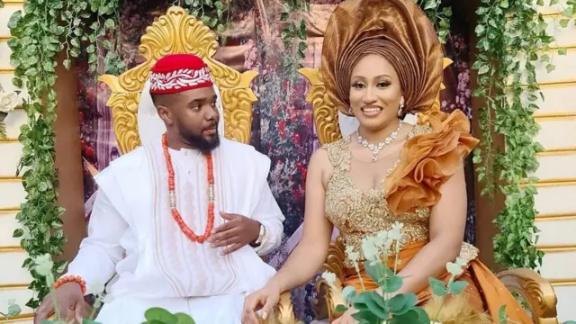 Uche mba, Nwunye ya na AY