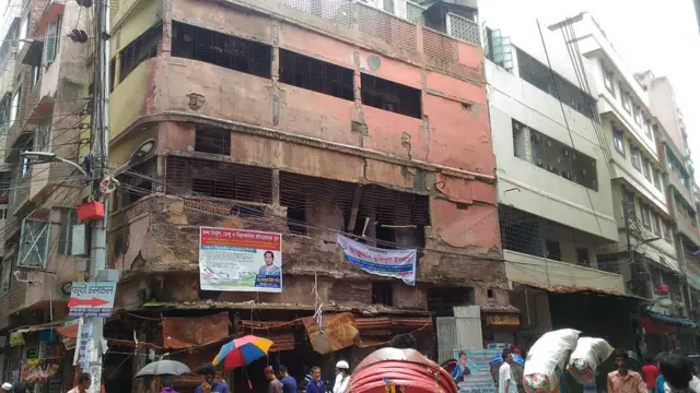 ওয়াহিদ ম্যানসনের উল্টো পাশের বাড়ি