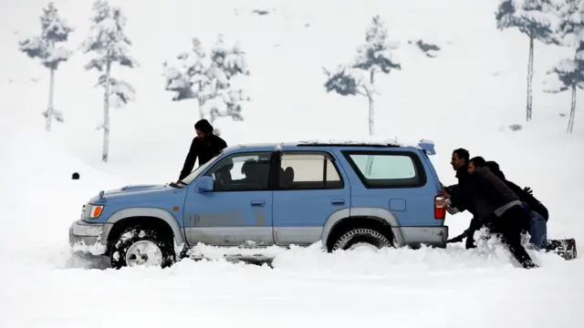 تصویری از مسدود شدن راه