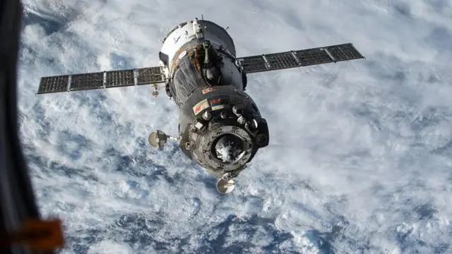 مركبات الشحن الفضائية الروسية تزود خزانات وحدة الخدمة بمحطة الفضاء الدولية بالوقود استعدادا لتحطمها في المحيط الهادي