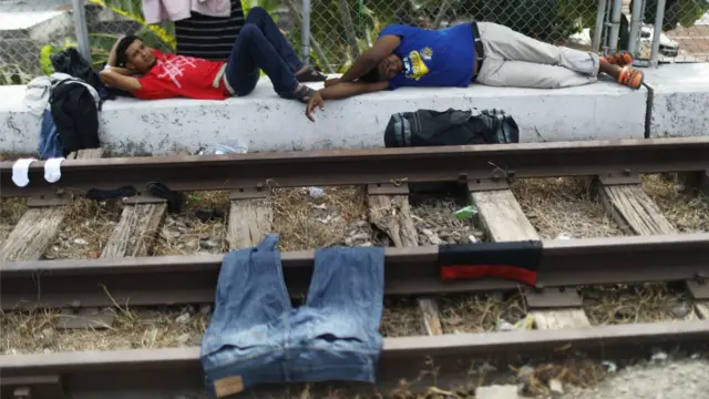 Miles de migrantes cruzan irregularmente a México cada mes.