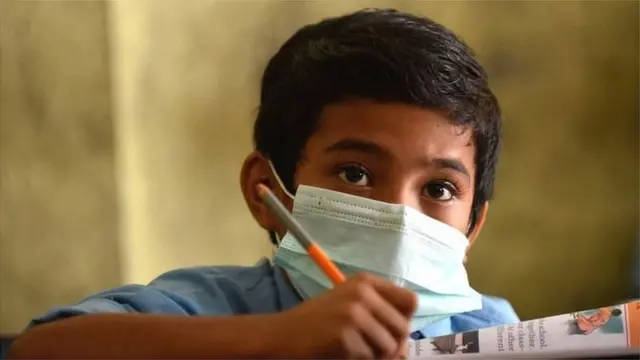 ગુજરાતમાં સોમવારથી ધોરણ 1થી5ના ઑફલાઇન વર્ગો શરૂ કરાયા છે.