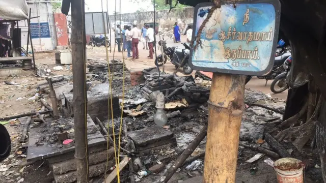 தீக்கிரையான கடை ஒன்றில் வைக்கப்பட்டிருக்கும் பைபிளின் வரிகள் ''நீ ஆசீர்வாதமாய் இருப்பாய்''