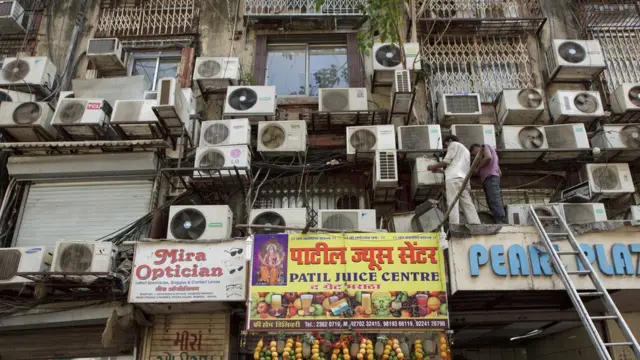 มองไปอาคารไหน ก็มีแต่เครื่องปรับอากาศ