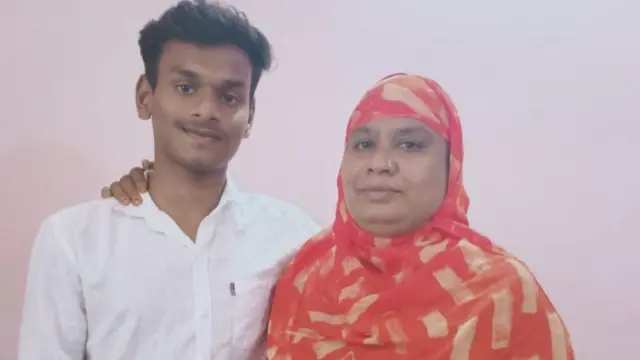 अपने बेटे निज़ामुद्दीन के साथ रज़िया बेगम