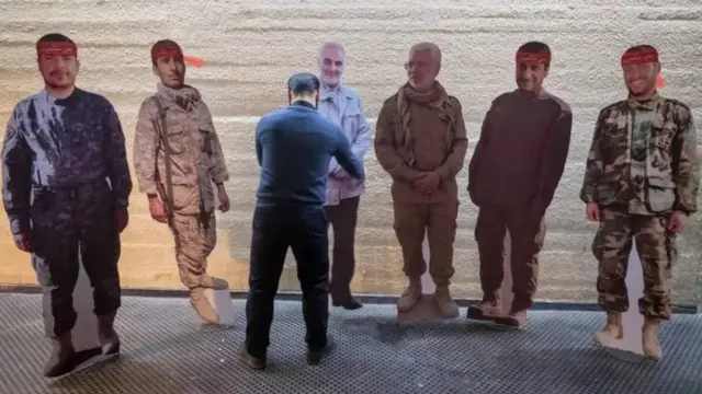 تصویری از قاسم سلیمانی فرمانده کشته شده نیروی قدس سپاه همراه شماری دیگر از فرماندهان نظامی ایران و عراق. سپاه به مساله اصلی مذاکرات وین بدل شده است