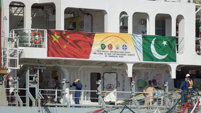 చైనా పాక్ ఎకనామిక్ కారిడర్ ప్రాజెక్టులో భాగంగా పాక్ భారీగా నిధులు ఖర్చు చేస్తోంది