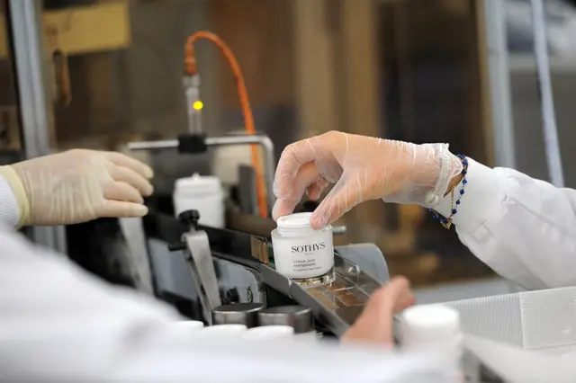 Científicos de una empresa cosmética.