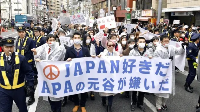 在日華人抗議APA酒店