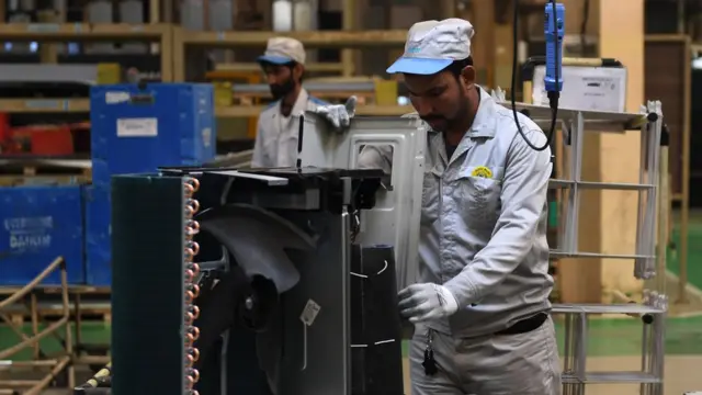 దిల్లీలోని ఓ ఏసీ తయారీ ఫ్యాక్టరీ