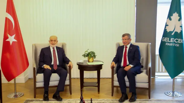 Saadet Partisi Genel Başkanı Temel Karamollaoğlu ve Gelecek Partisi Genel Başkanı Ahmet Davutoğlu