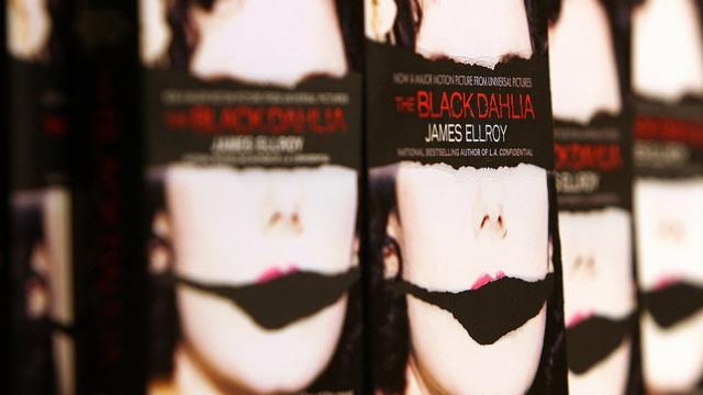 'The black Dahlia' del novelista James Ellroy aparece durante una presentación del autor en 2006 en Santa Monica, cerca de Los Angeles