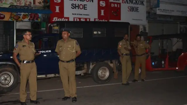 காவல்துறையினர்