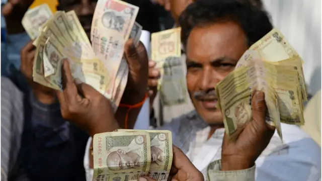 নগদ অর্থের এই সংকট চলছে সারাদেশেই