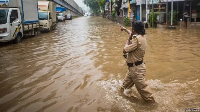 महिला पुलिस