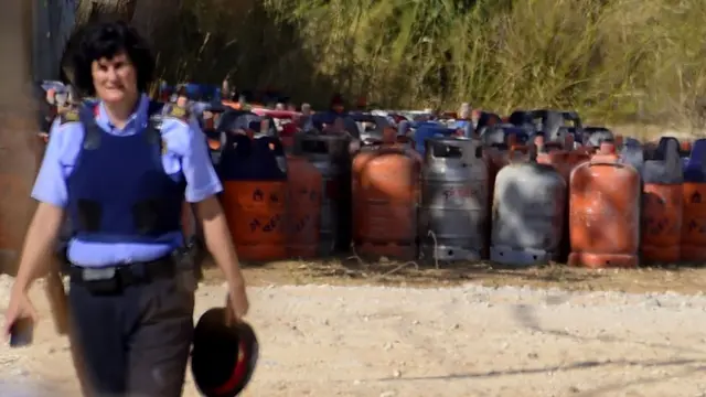 Баллоны с газом на месте взрыва дома в Альканаре