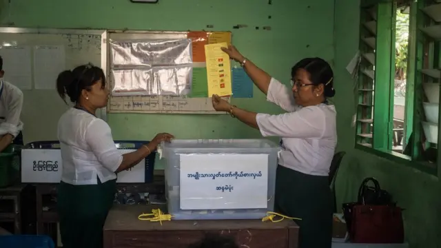 ရွေးကောက်ပွဲမှာ ပထမဆုံးမဲပေးမယ့်သူက ငါးသန်းလောက်ရှိတယ်လို့ စောင့်ကြည့်ရေးအဖွဲ့တွေက ခန့်မှန်းထားပါတယ်။