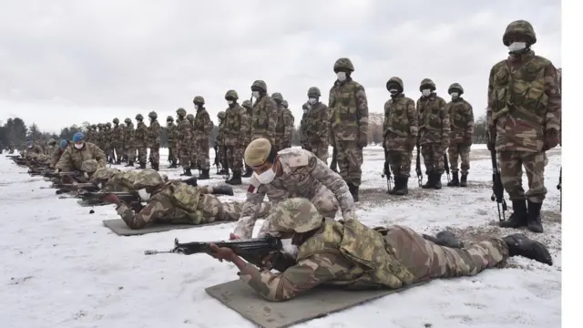 saraakiil Qadari iyo Turki ah oo tabobar siinaya ciidamada Soomaaliya