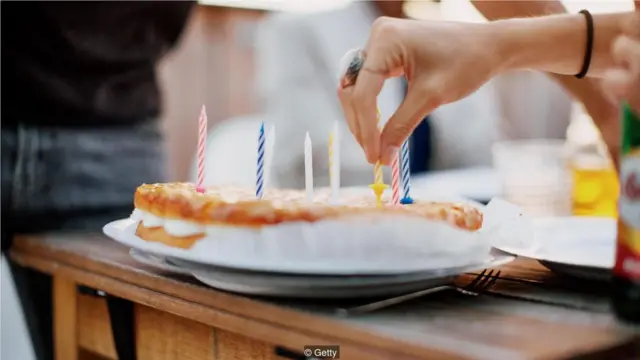 一些患者产生对某些食物的真正恐惧，甚至拒绝吃一块家人为他们做的生日蛋糕。