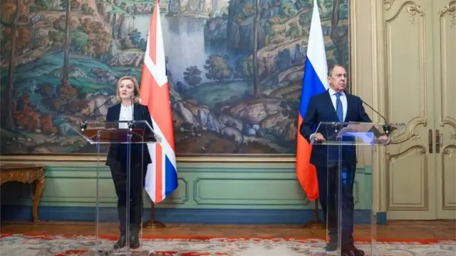 Liz Truss e Sergei Lavrov