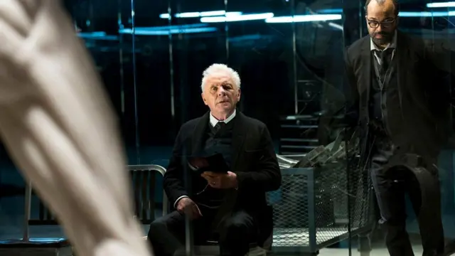 Словенский культуролог Славой Жижек полагает, что полные насилия компьютерные игры, как и парк развлечений "Мир Дикого Запада", позволяют людям раскрывать свою настоящую сущность