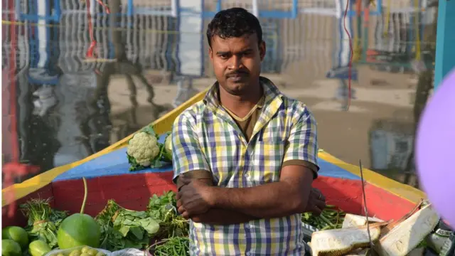 मनोरंजन माइती शारदा ग्रुप के एजेंट थे.