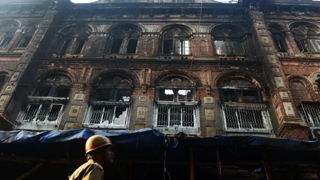 जर्जर इमारत