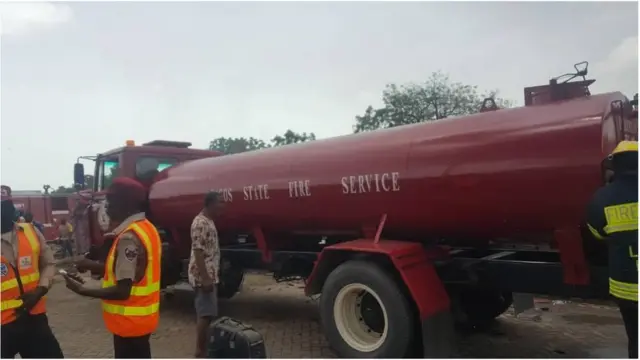 Ọkọ panapana ati awọn osisẹ rẹ