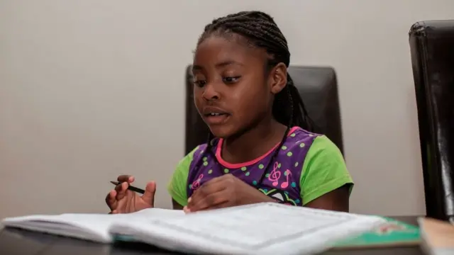 Nwata na-agụ akwụkwọ