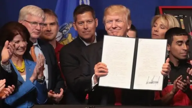 அதிபர் டிரம்ப்