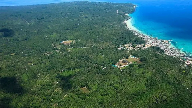 जोलो के निकट विमान दुर्घटना हुई है