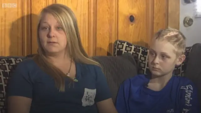 తల్లి జెన్నిఫర్ రీండిల్‌తో ట్రెంటన్