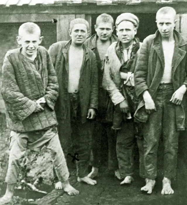 Беспризорные, 1932 год. Вот такой публики больше всего боялись люди в бесконечной очереди за хлебом