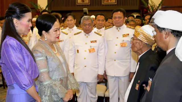 Thai Queen Sirikit (2nd L) talks with local Muslim leaders (R) about the recent spat of violence in the country's restive southern provinces, 15 October 2005, while Princess Ubolratana (L)