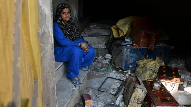 দিল্লির দাঙ্গায় সর্বস্ব হারানো এক মুসলিম নারী