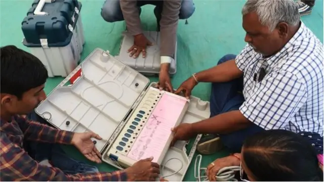 निवडणूक आयोग