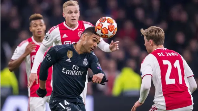 Awọn agbabọọlu Madrid ati Ajax lori papa