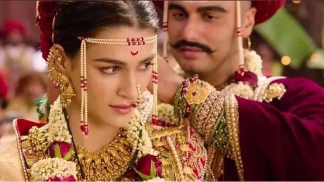 চলচ্চিত্রটির দুটি চরিত্রে অভিনয় করেছেন কৃতি শ্যানন এবং অর্জুন কাপুর