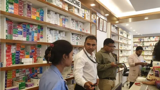 ভোক্তা অধিকার সংরক্ষণ অধিদফতরের কর্মকর্তারা।