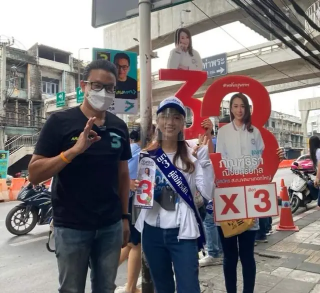 ผู้สมัครผู้ว่าฯ กทม. ในนามอิสระ กับผู้สมัคร ส.ก. สังกัด พปชร.