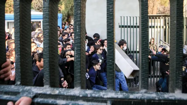 Ҳукуматга қарши намойишларнинг Эроннинг камида 9 шаҳрида бўлмоқда