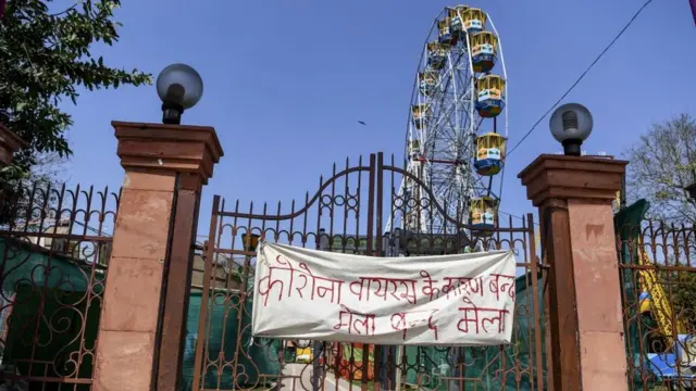 ভিড় হতে পারে এমন সব জায়গাই বন্ধ করে দেওয়া হয়েছে। দিল্লি