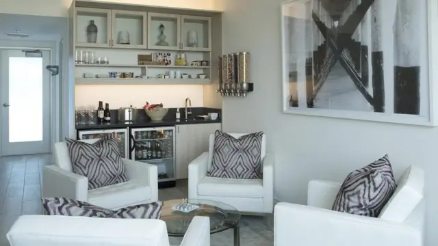 إحدى صالات الانتظار الخاصة بالمطارات