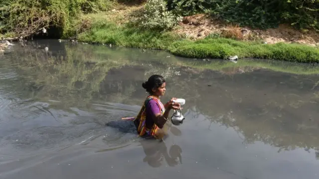મે 2018ની પ્રદૂષિત સાબરમતી નદી